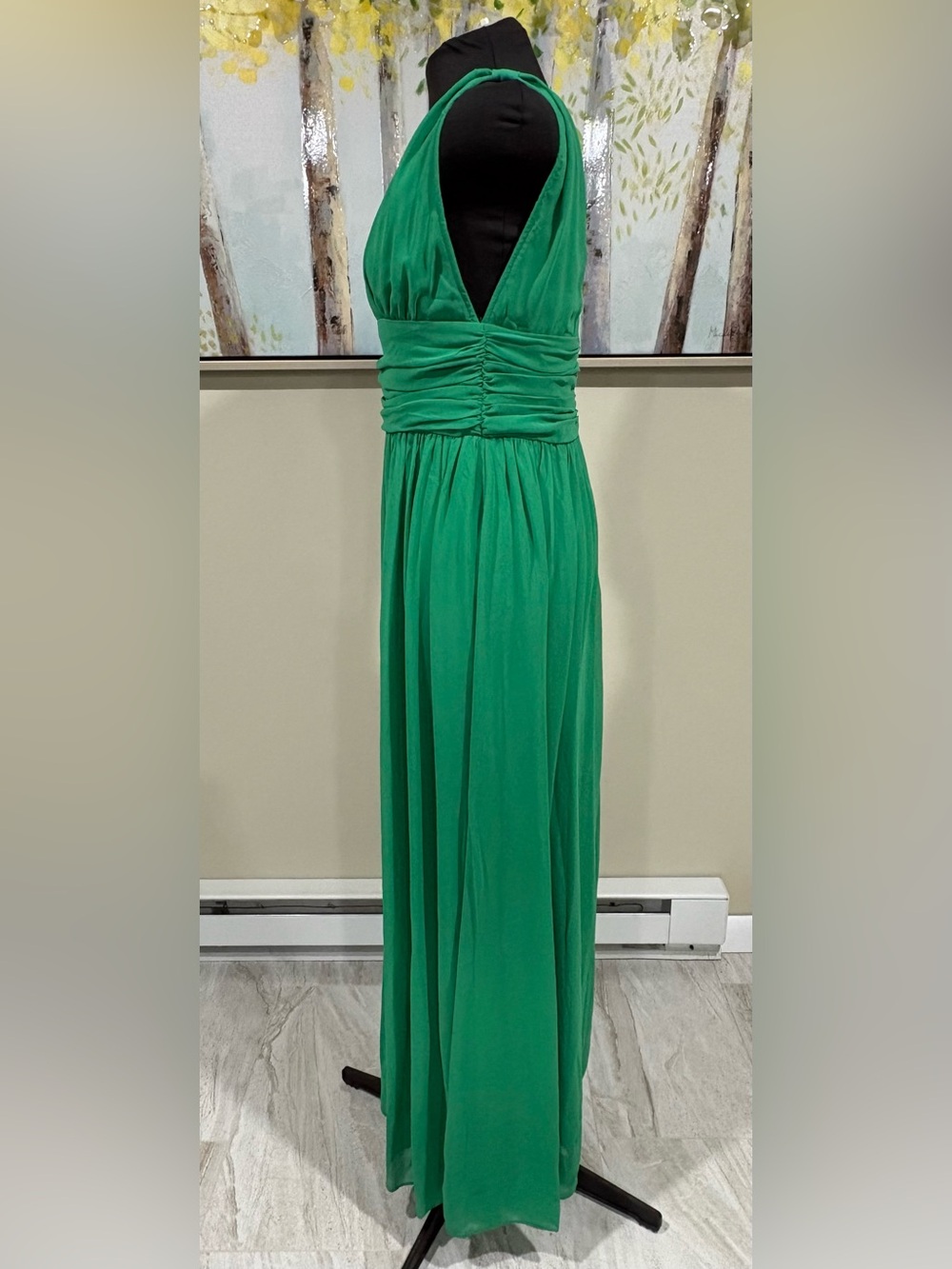 Elegant Emerald Green V-Neck Long Chiffon Maxi Dress - Picture 4 of 13